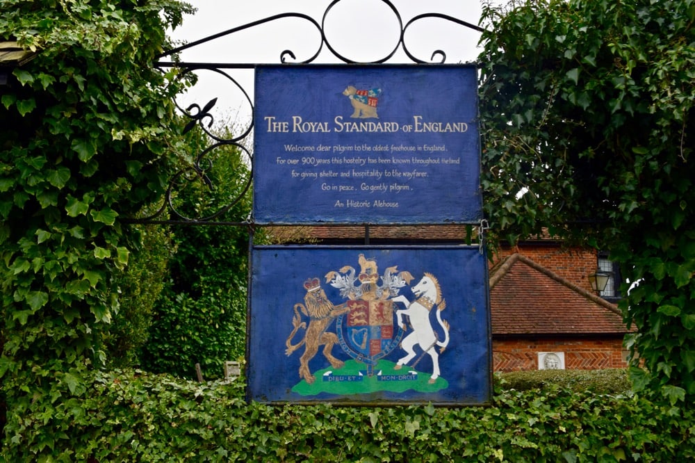 The Royal Standard of England, Forty Green