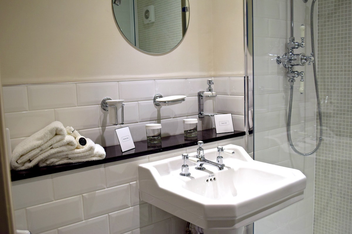Bathroom at The Crown Inn, Amersham Bathroom at The Crown Inn, Amersham