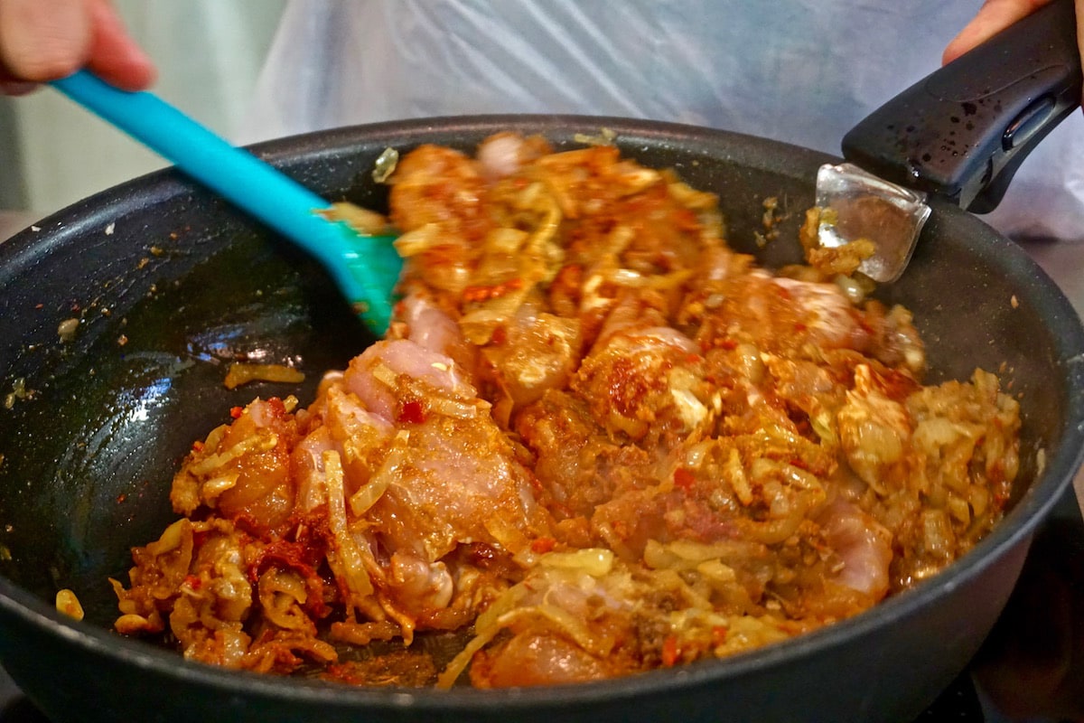 Making the chicken madras at L'atelier Des Chefs, St Paul's, London