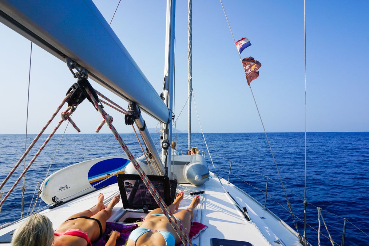 Sailing around Sicily with MedSailors