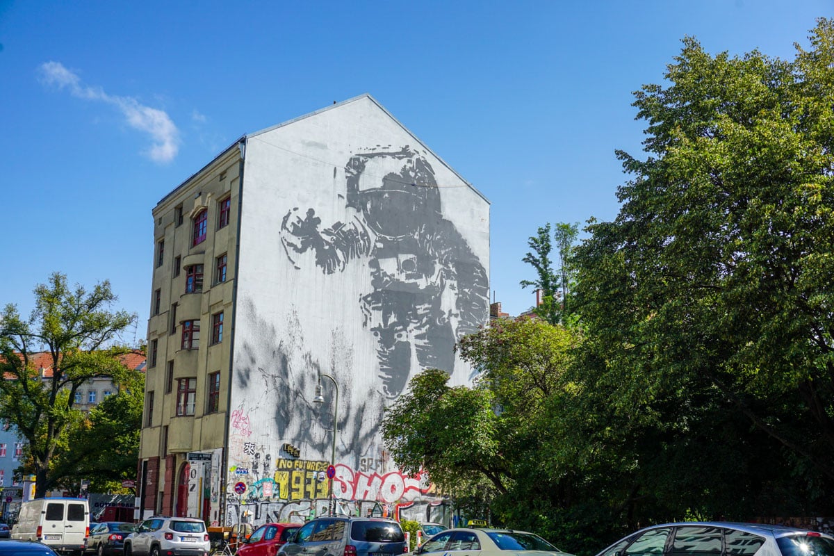 Astronaut Cosmonaut - Berlin Street Art