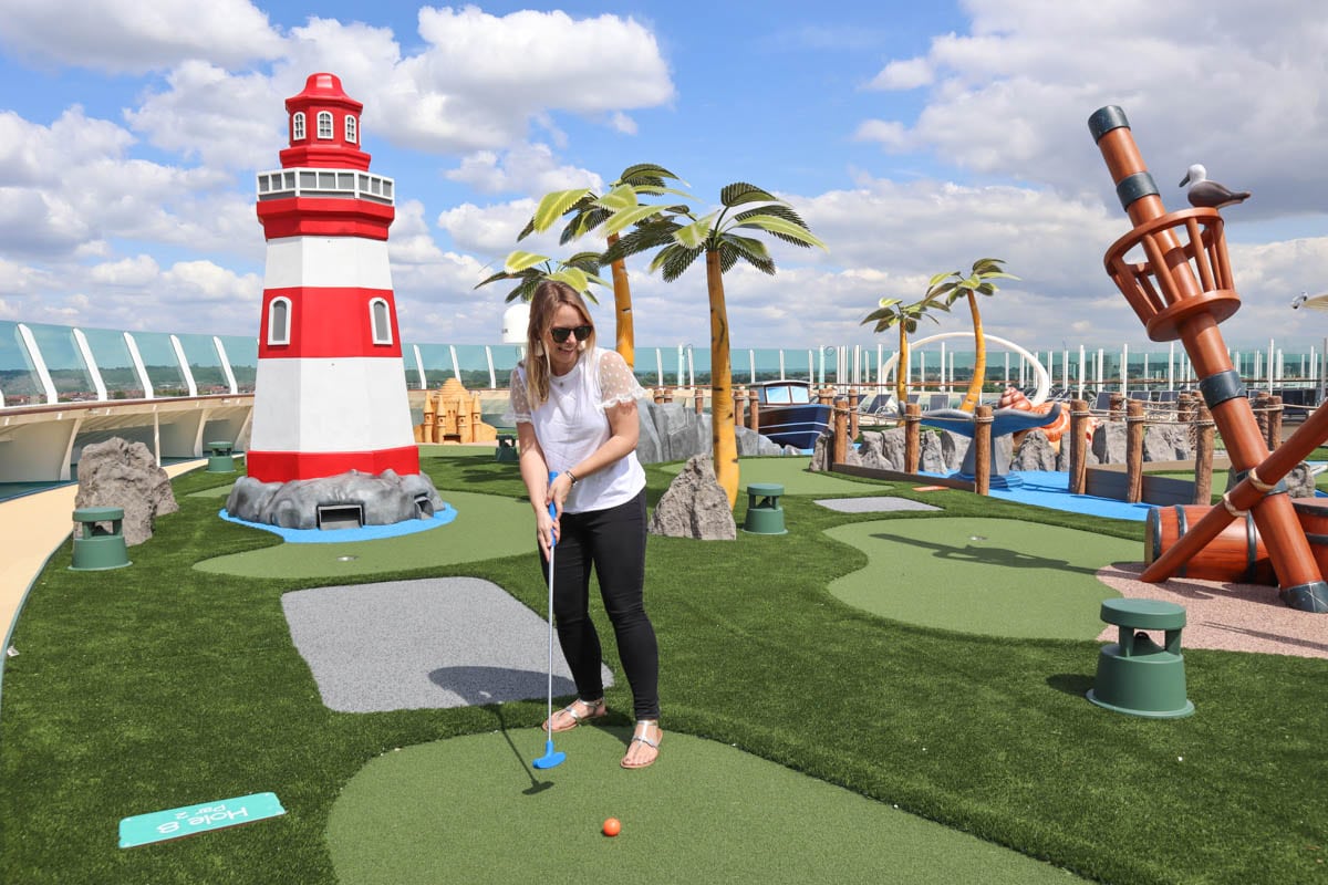 Mini golf on board Royal Caribbean Independence Of The Seas