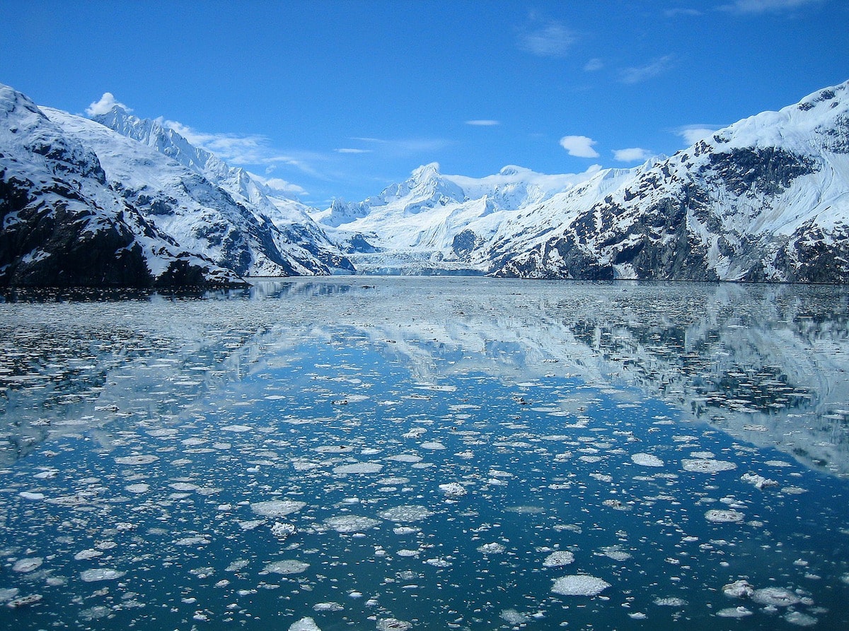 Incredible views of mountains and glaciers in Alaska