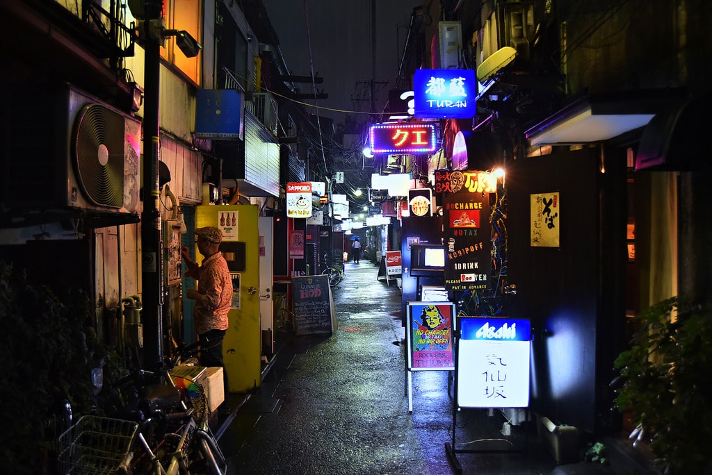 Golden Gai, Tokyo, Japan (Photo: ajpscs - Flickr)