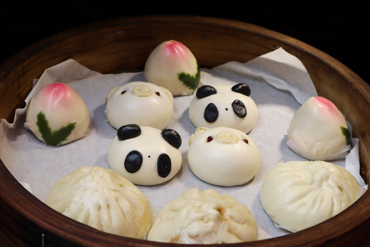 Dumplings in Chinatown (Nankinmachi), Kobe