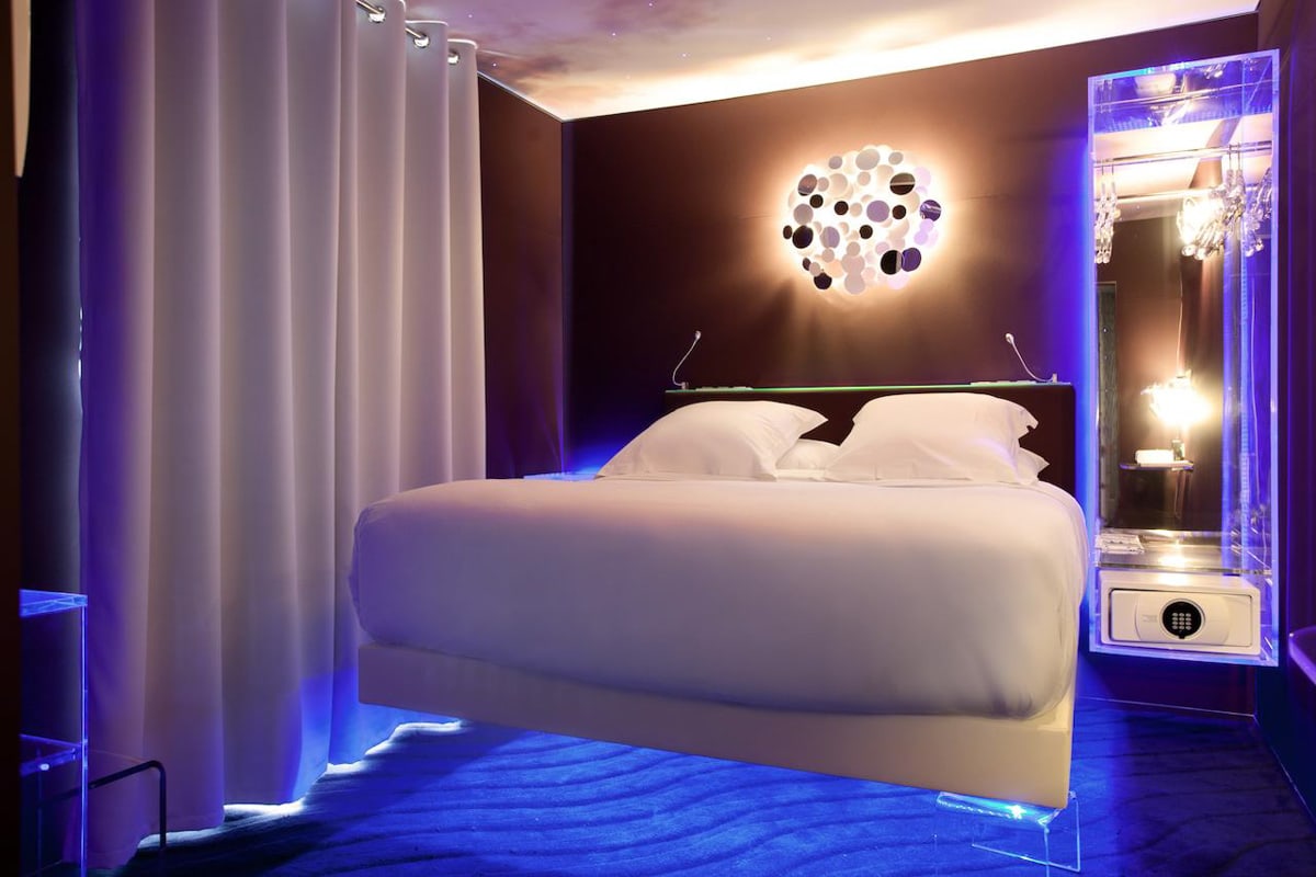 Levitating bed in Seven Hotel, Paris