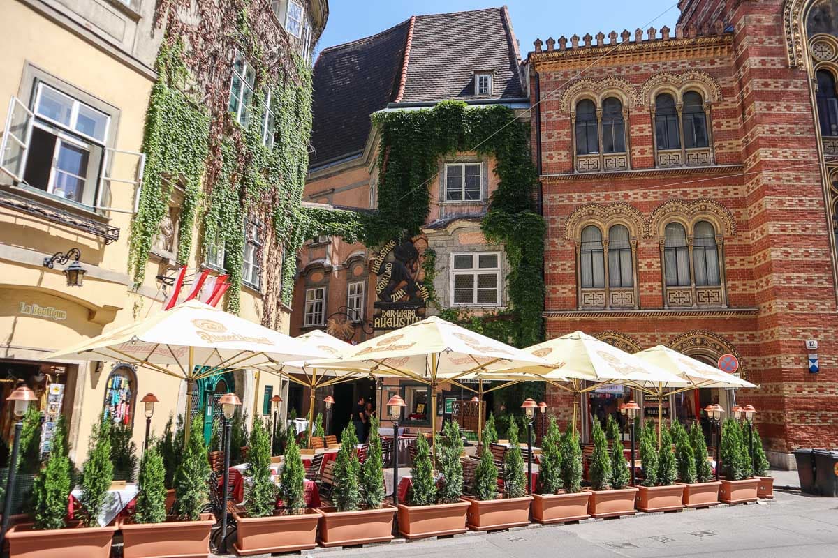 Pretty cafe in Vienna city centre