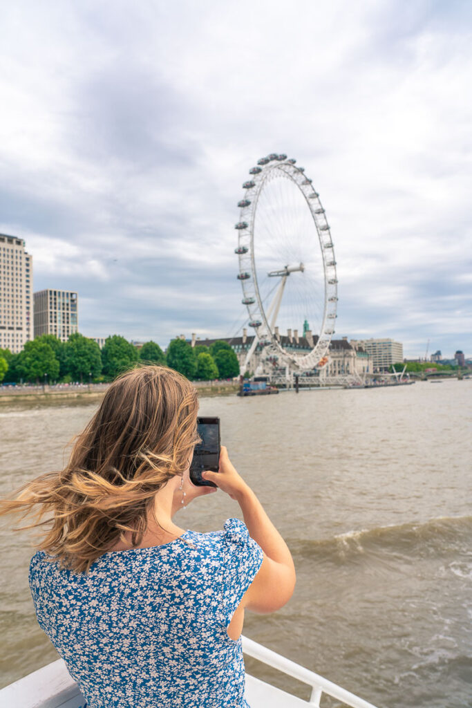 Afternoon tea river cruise London