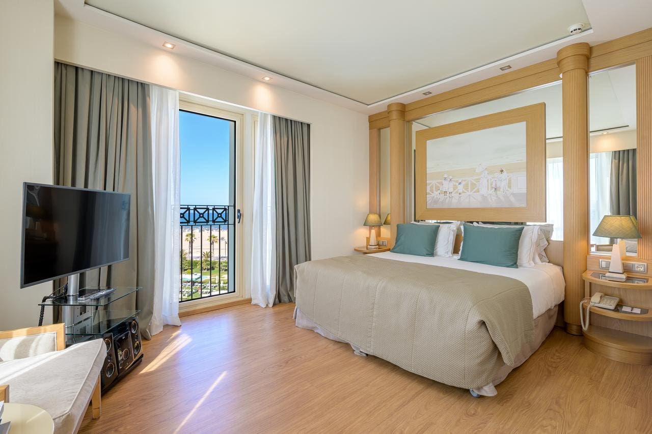 Bedroom at Las Arenas Balneario Resort, Valencia 