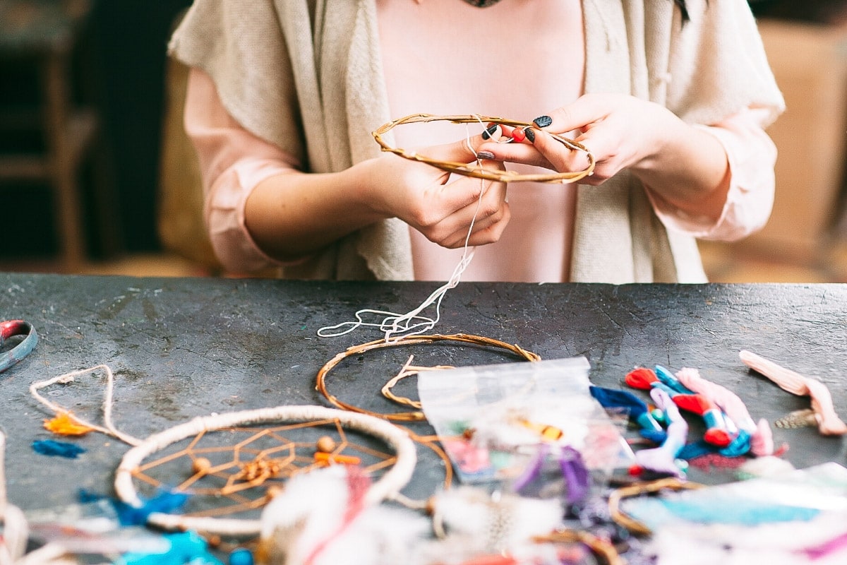 Making a dreamcatcher