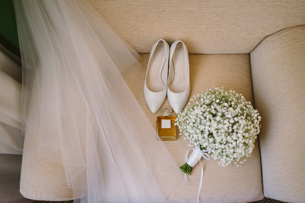 Wedding shoes and flowers