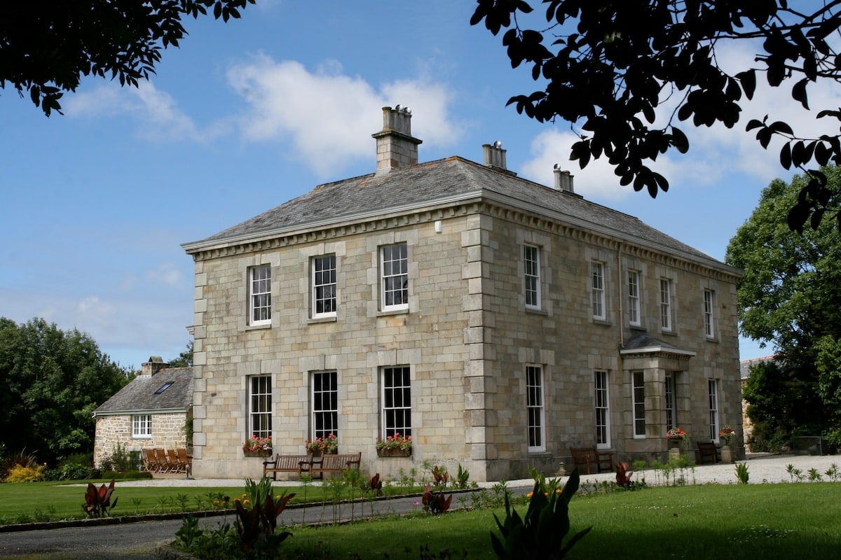 7 Large Holiday Homes In Cornwall Perfect For Big Groups (2020 Guide)