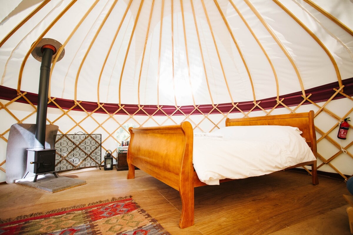 Elegant Hilltop Yurt, Kent