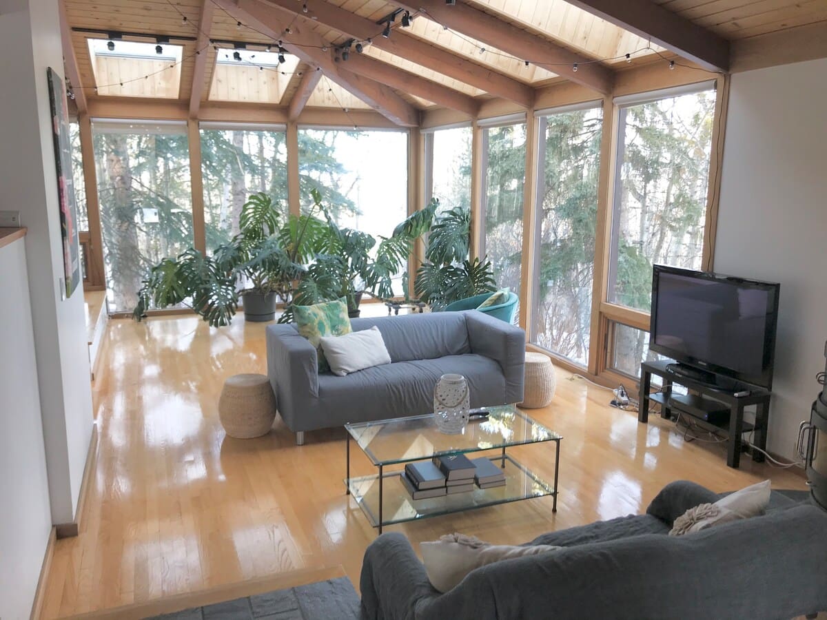 Woodland Treehouse Hideaway, Near Calgary, Alberta