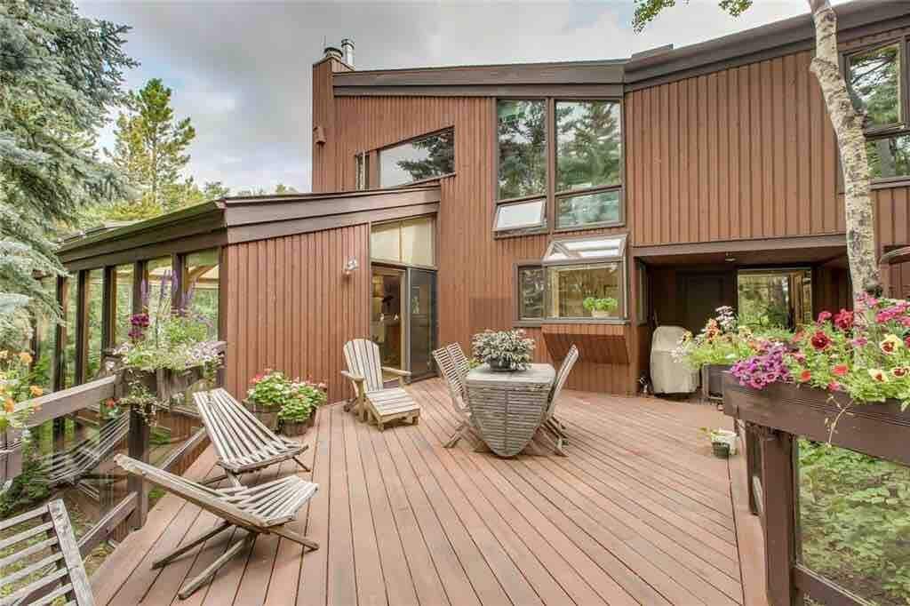 Woodland Treehouse Hideaway, Near Calgary, Alberta