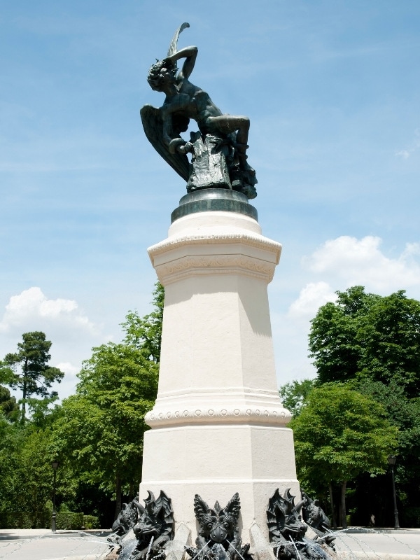 Fountain of the Fallen Angel, Madrid