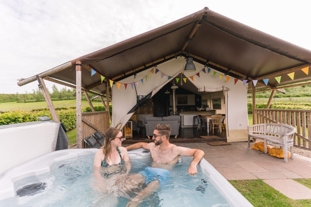 Hot tub at Love2Stay