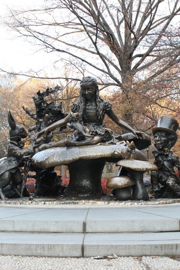 Alice in Wonderland statue in Central Park, New York