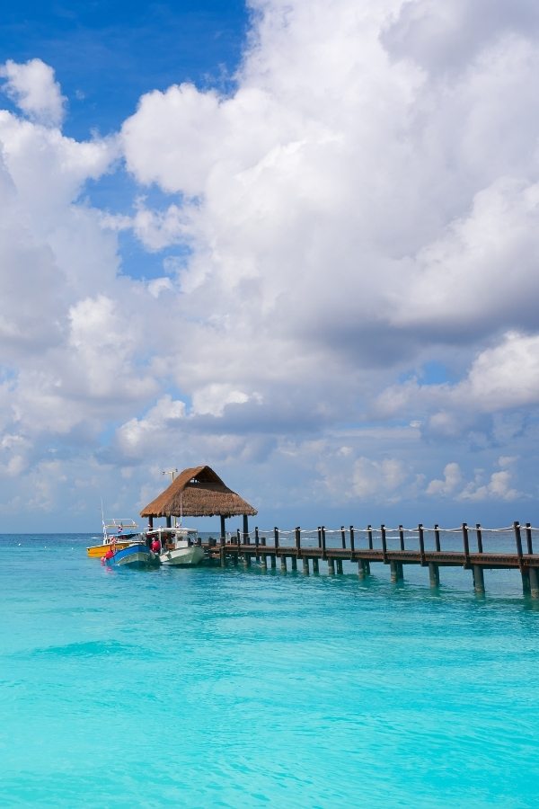 Bright blue Caribbean water in Cozumel