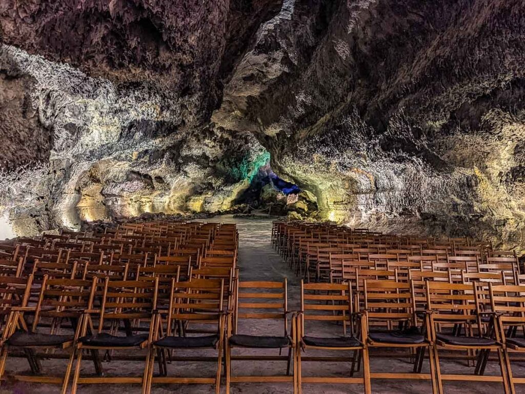 Auditorium in Cueva de los Verdes