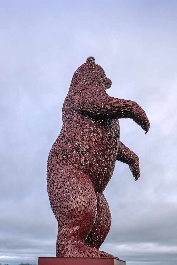 Dunbear sculpture