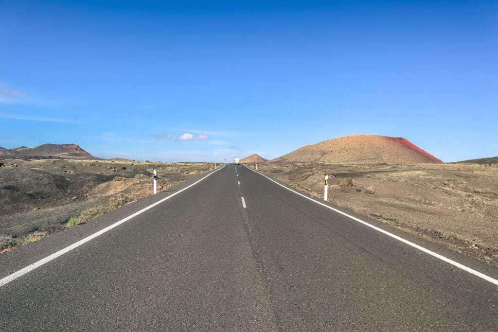 Volcán de la Montaña Colorada road