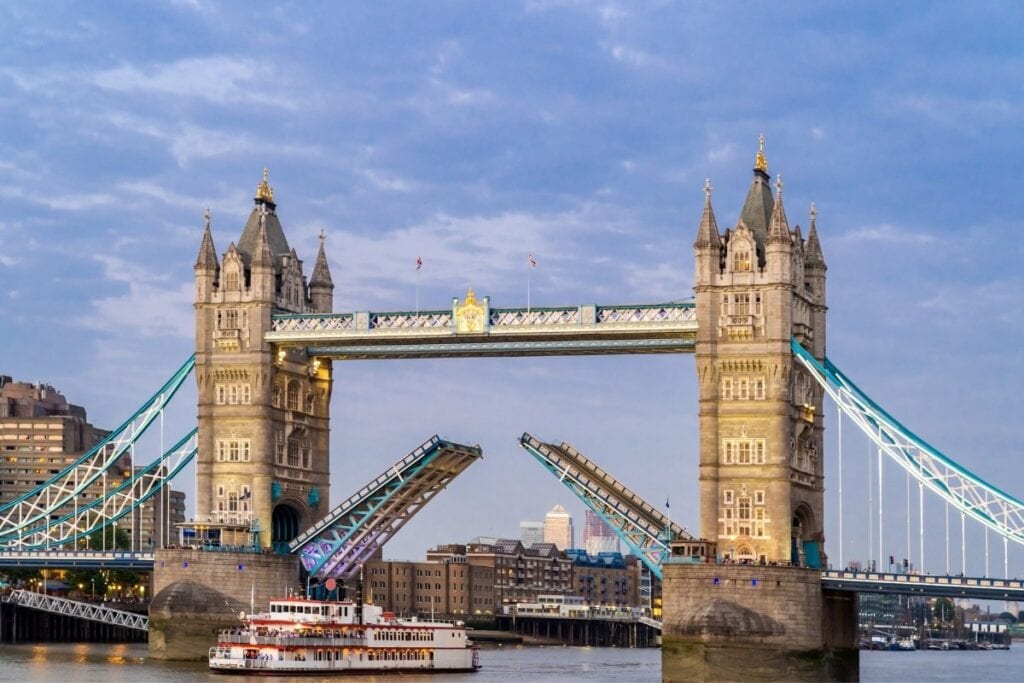 Tower Bridge lift bascules