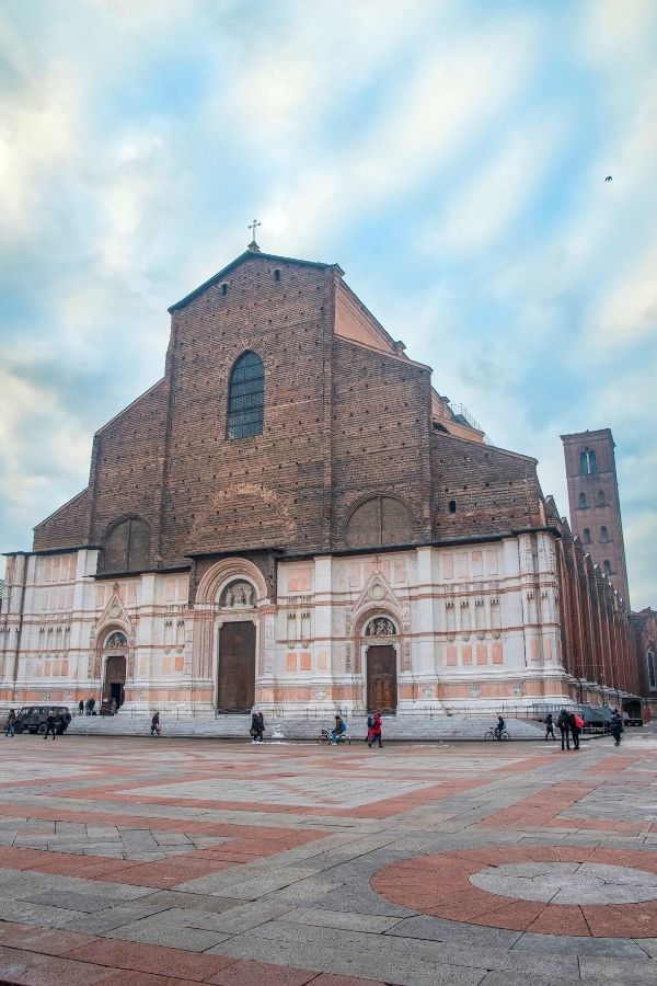Basilica di San Petronio outside