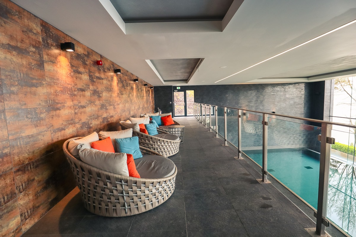 Mezzanine relaxation zone in the spa area