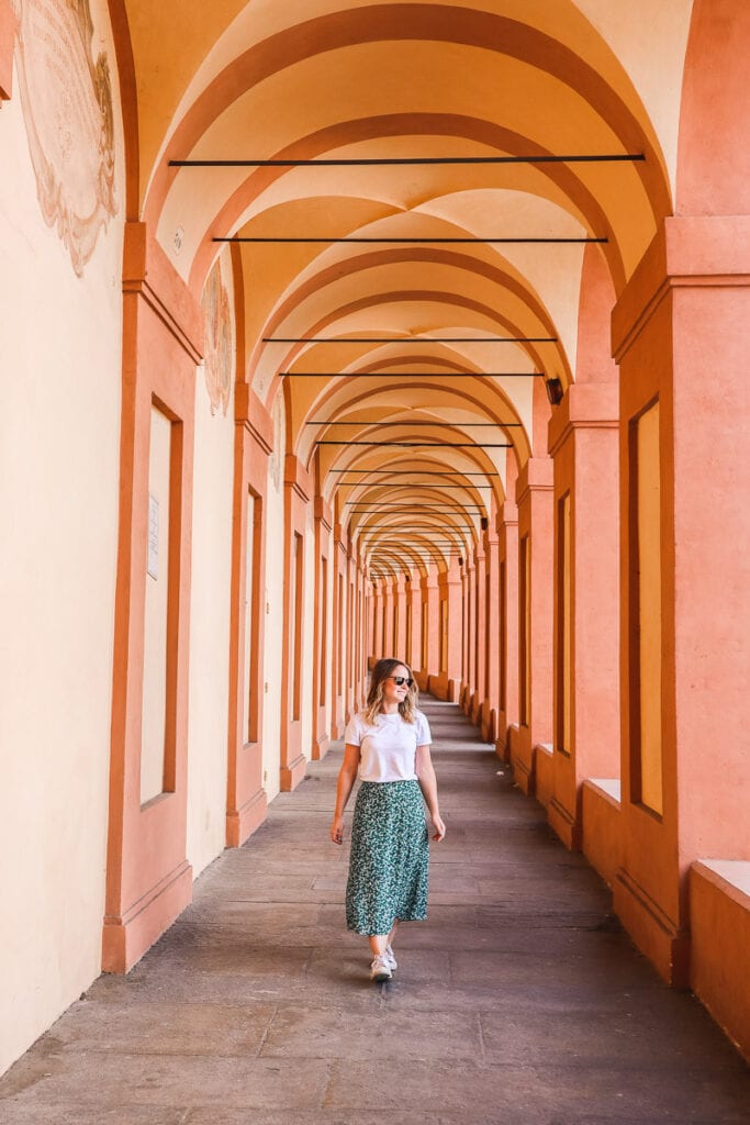 Walking Bologna porticoes