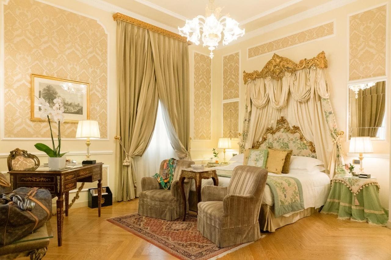 Bedroom at Grand Hotel Majestic gia' Baglioni