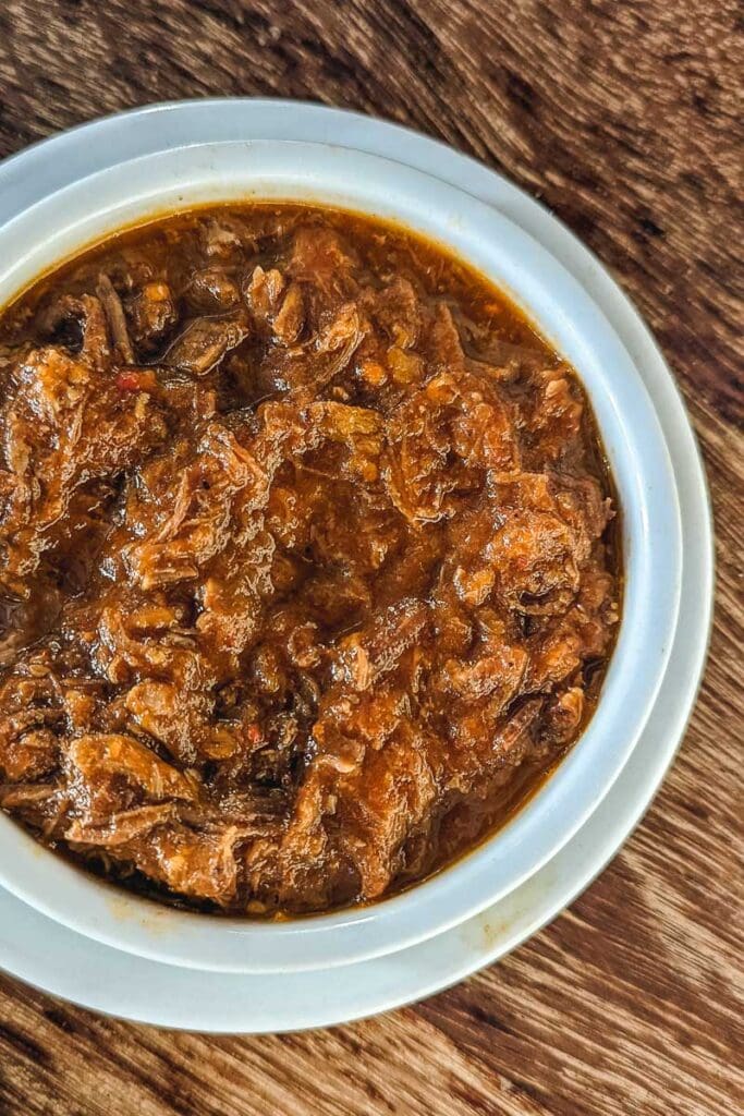 Pulled beef in tomato sauce