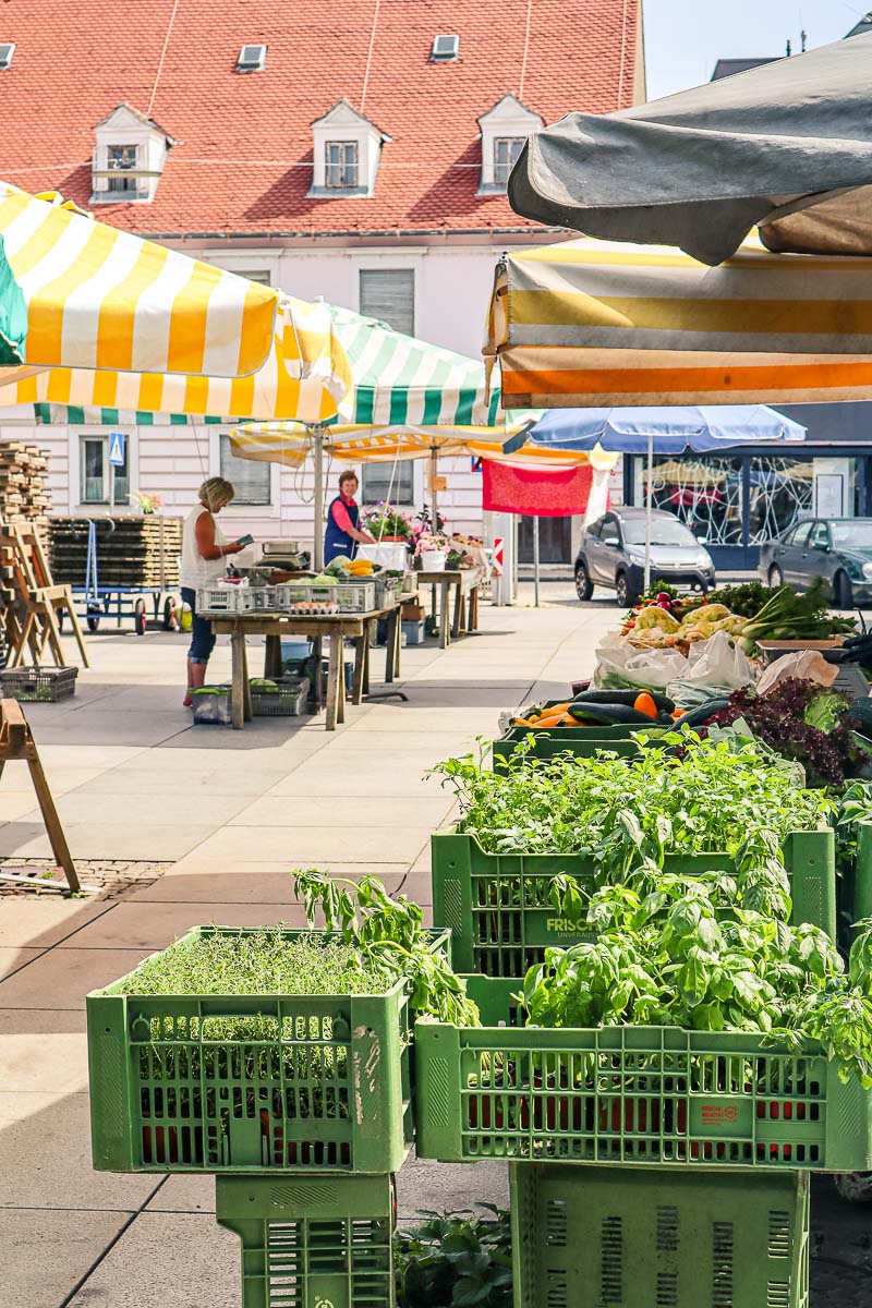 Farmers market in Lend