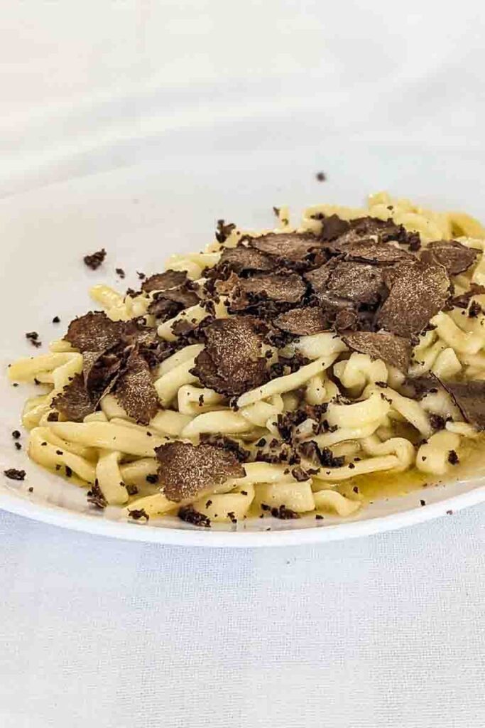 Acqualgna truffle pasta