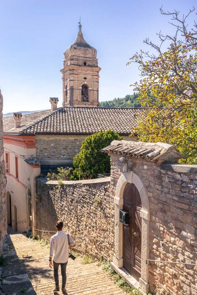 Serra San Quirico streets