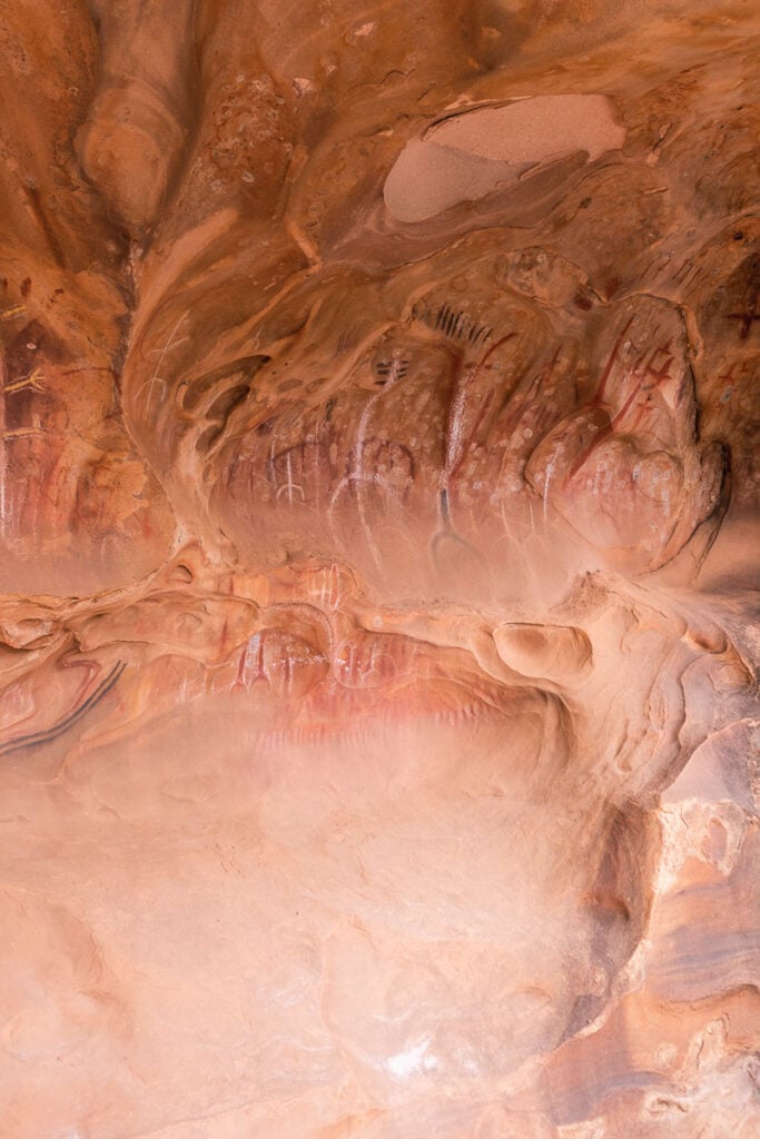 Arkaroo Rock paintings in Flinders Ranges