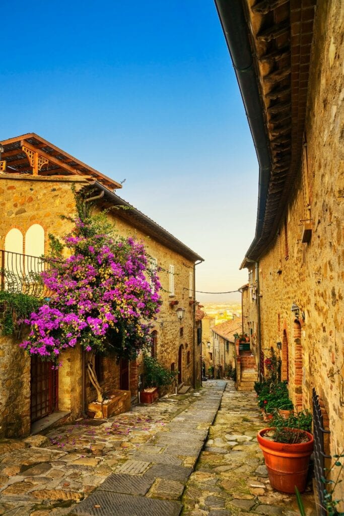 beautiful towns in Tuscany