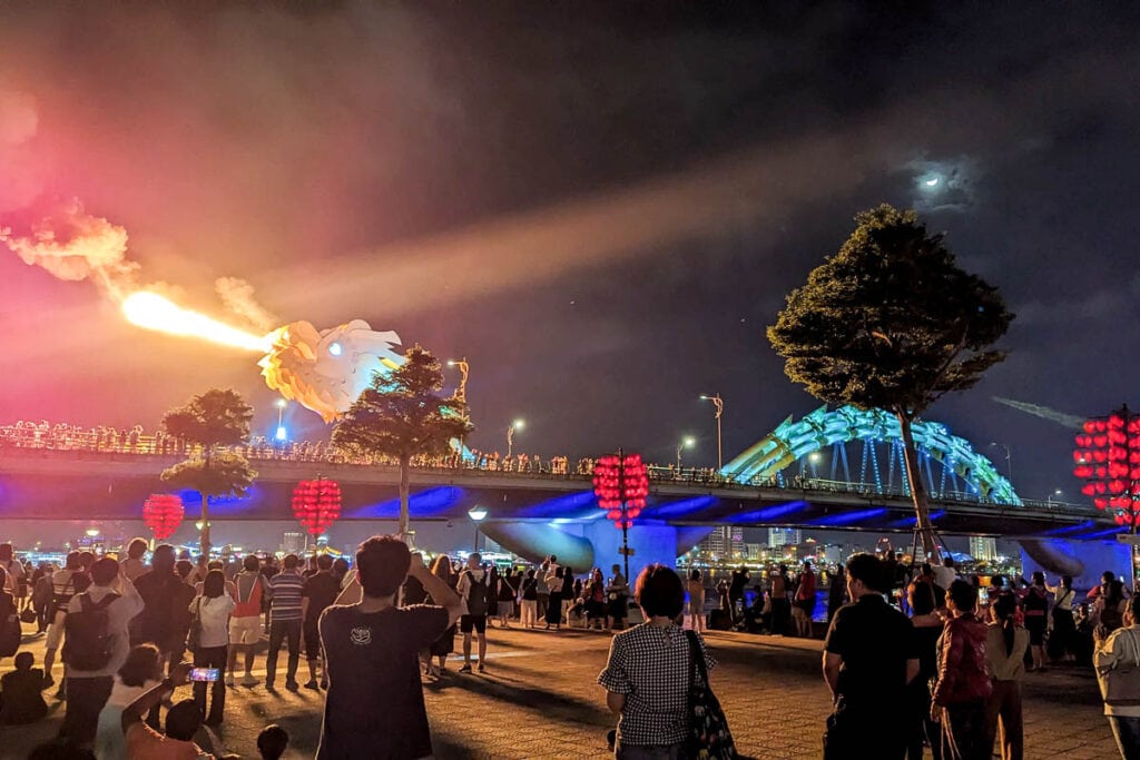 Dragon Bridge show Da Nang