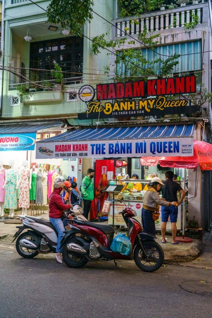 banh mi in hoi an