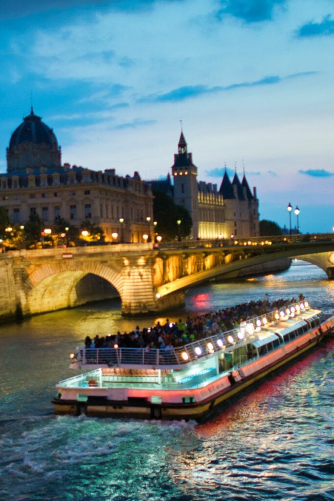 bateau in paris