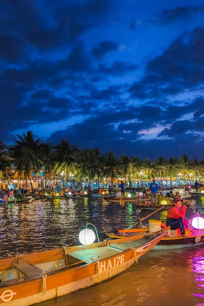 floating lanterns in hoi an