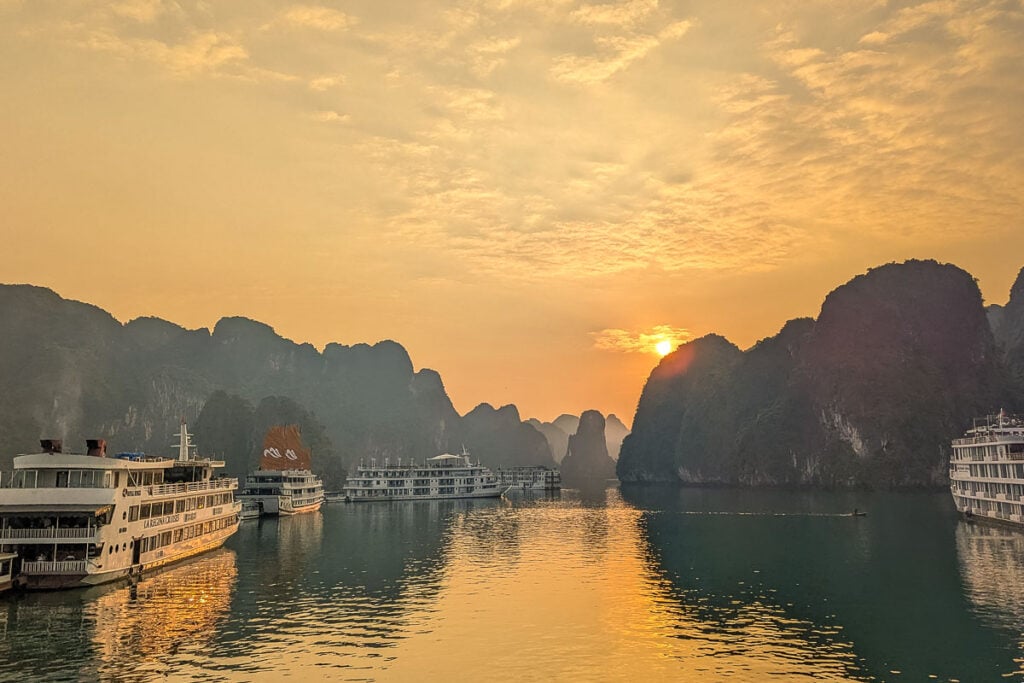 halong bay sunrise