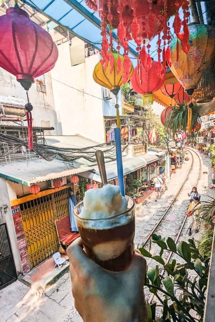 train street hanoi