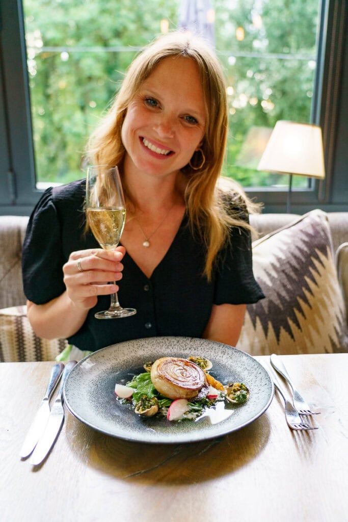 Vakarieniavimas prie žuvies Cotswolds