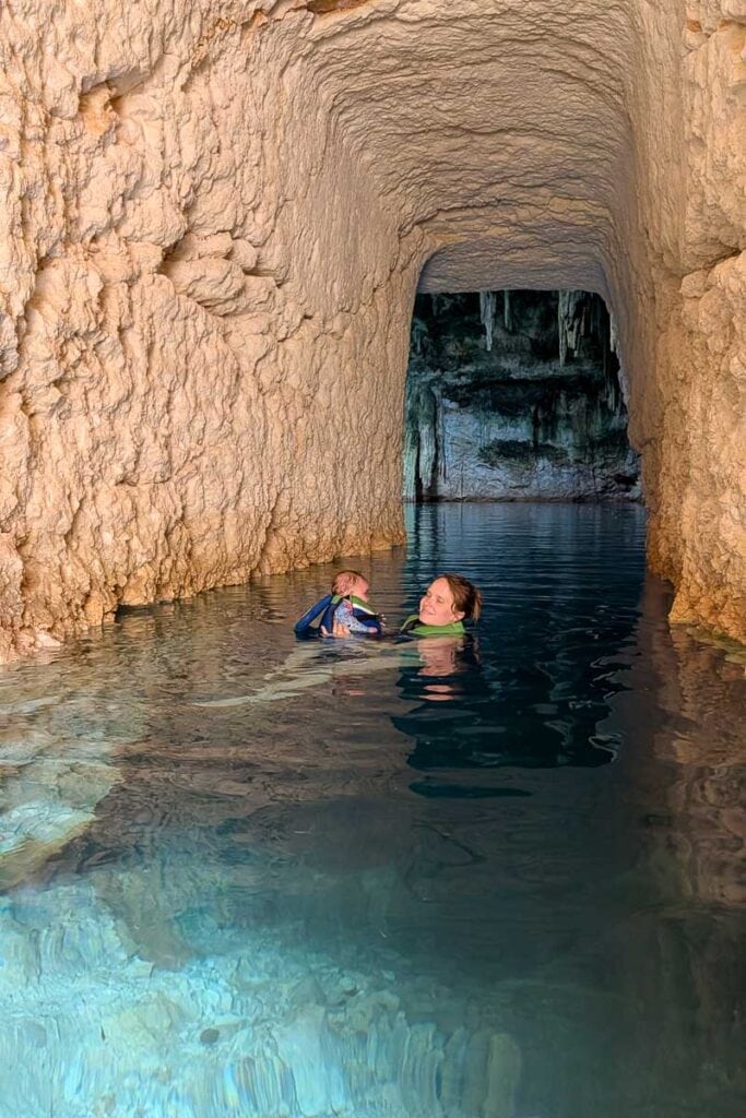 entering Chacsinkín cenote